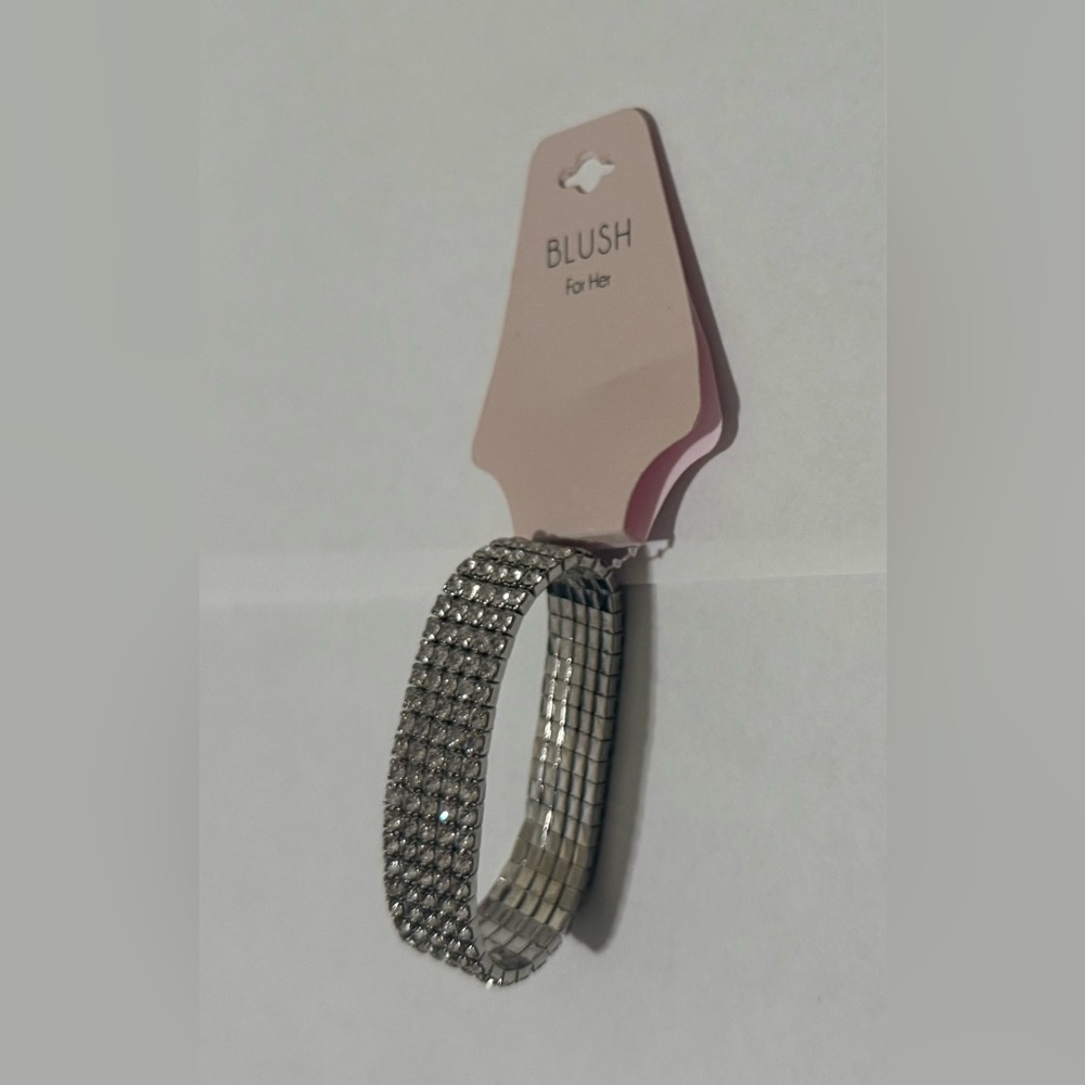 Blush Silver Hair Accessory with Modern Design